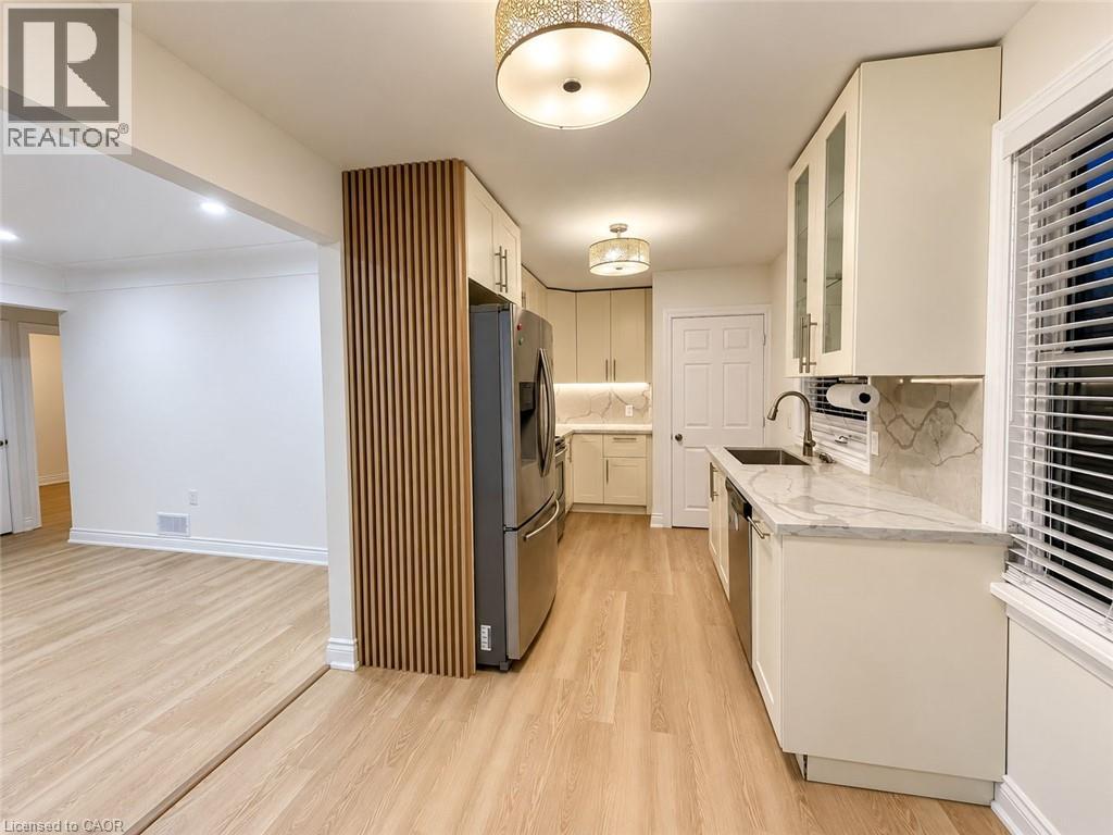 9 Grenadier Drive — photo 4