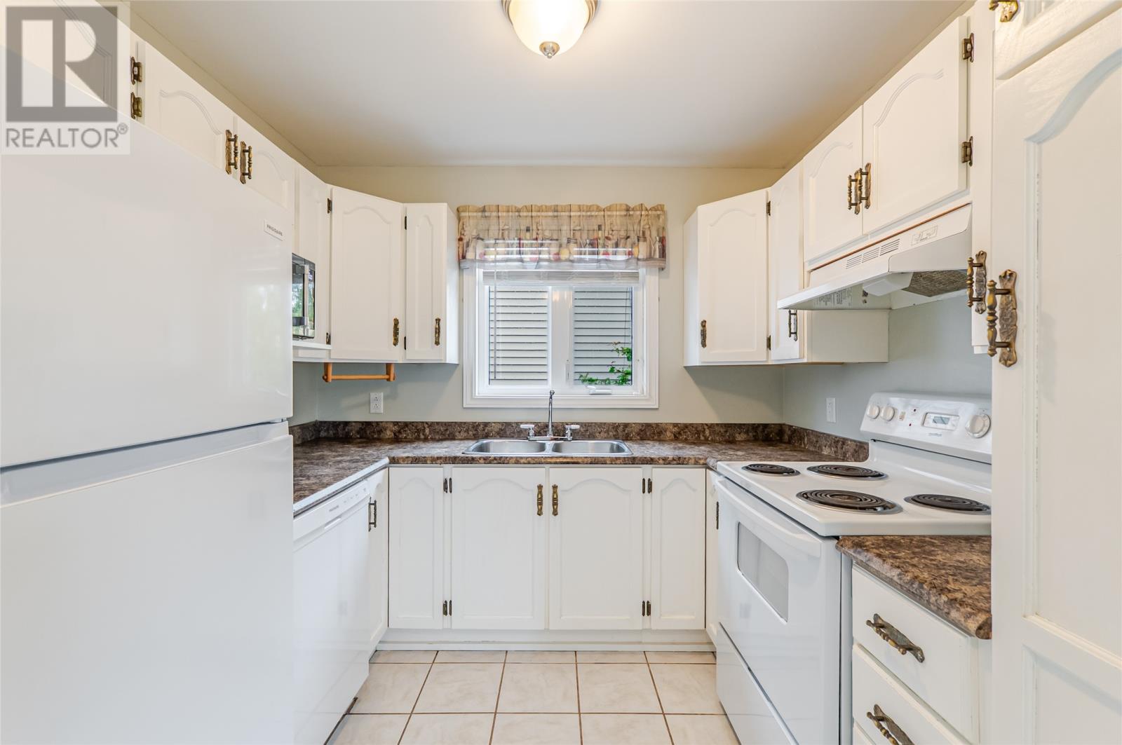 4 McGrath Crescent - 18