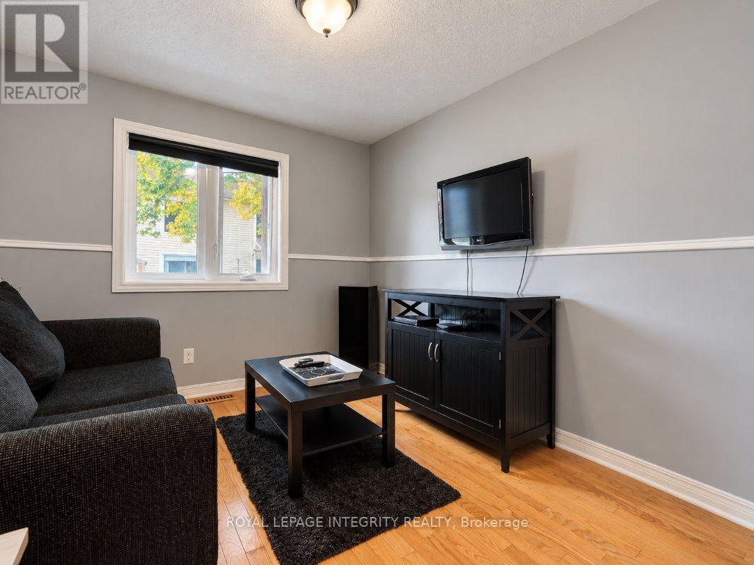 4 MARY HILL CRESCENT - 34