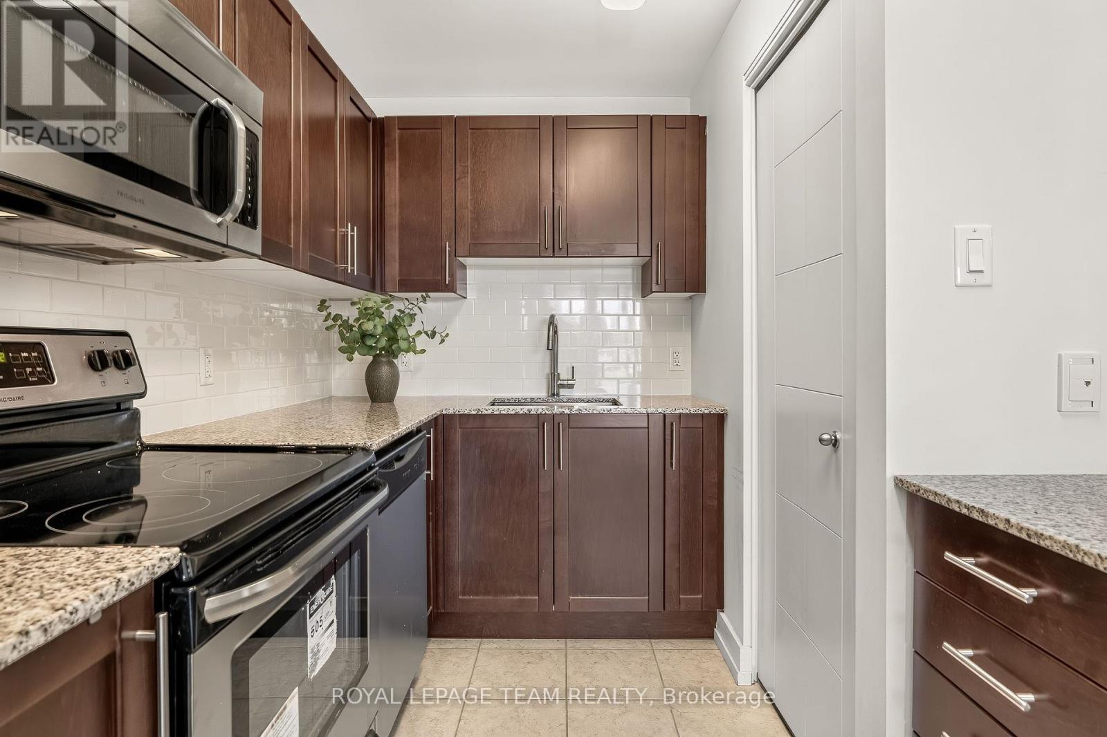 179 Metcalfe Street — photo 19