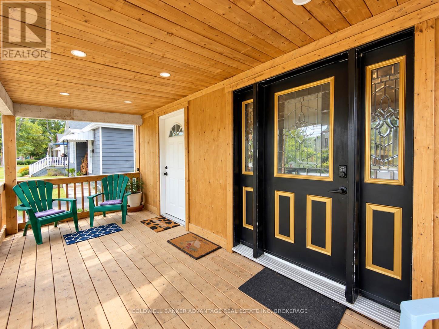 125 Omer Avenue — photo 3