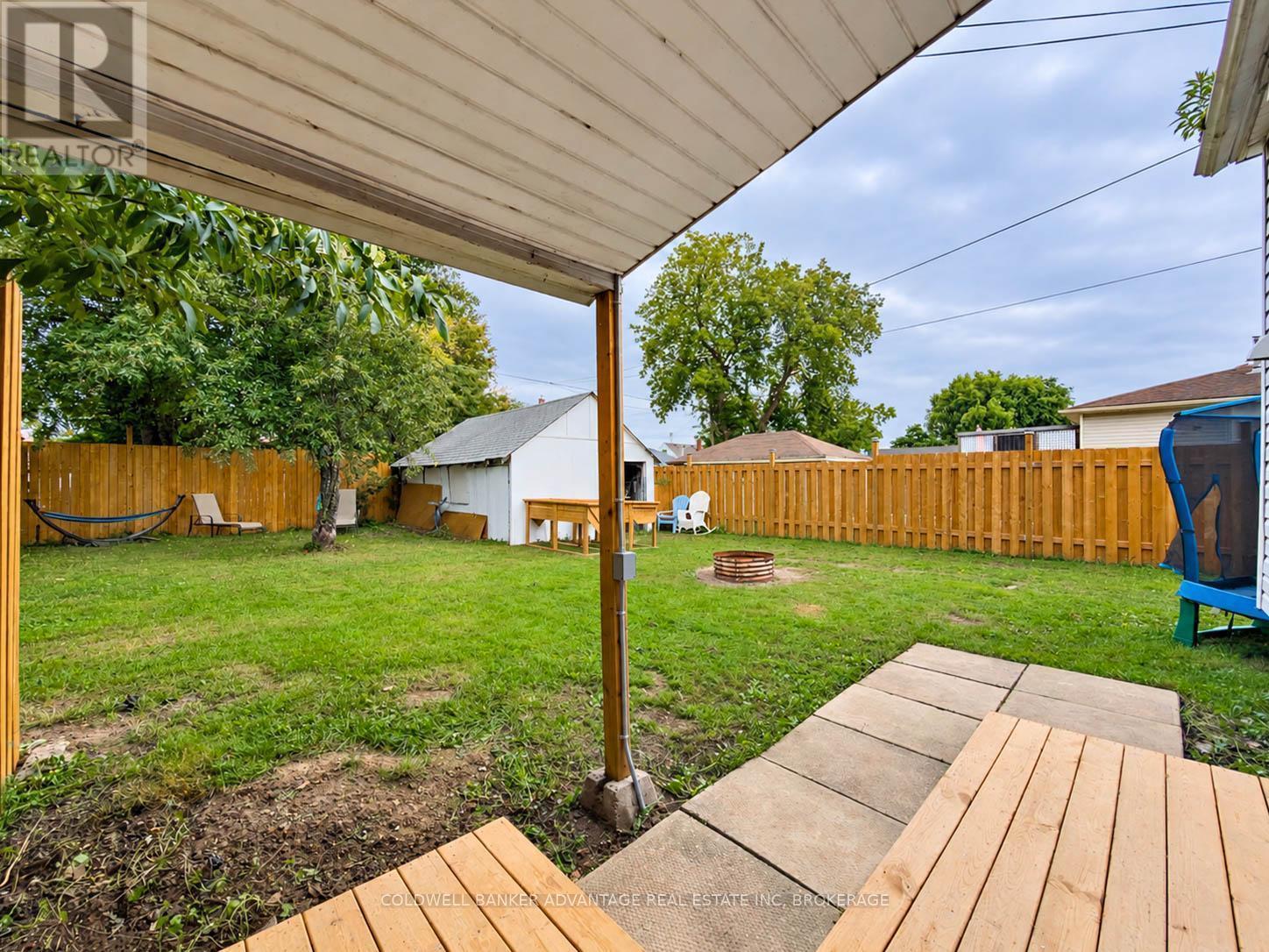 125 Omer Avenue — photo 34