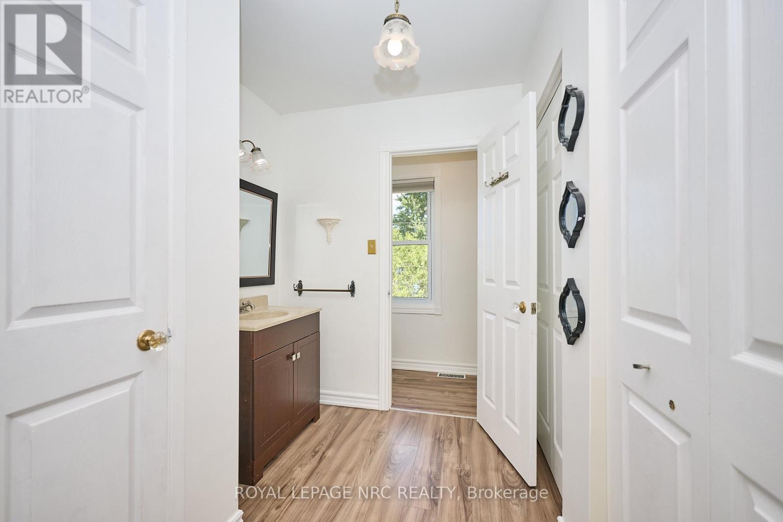 4040 Lakeshore Road — photo 26