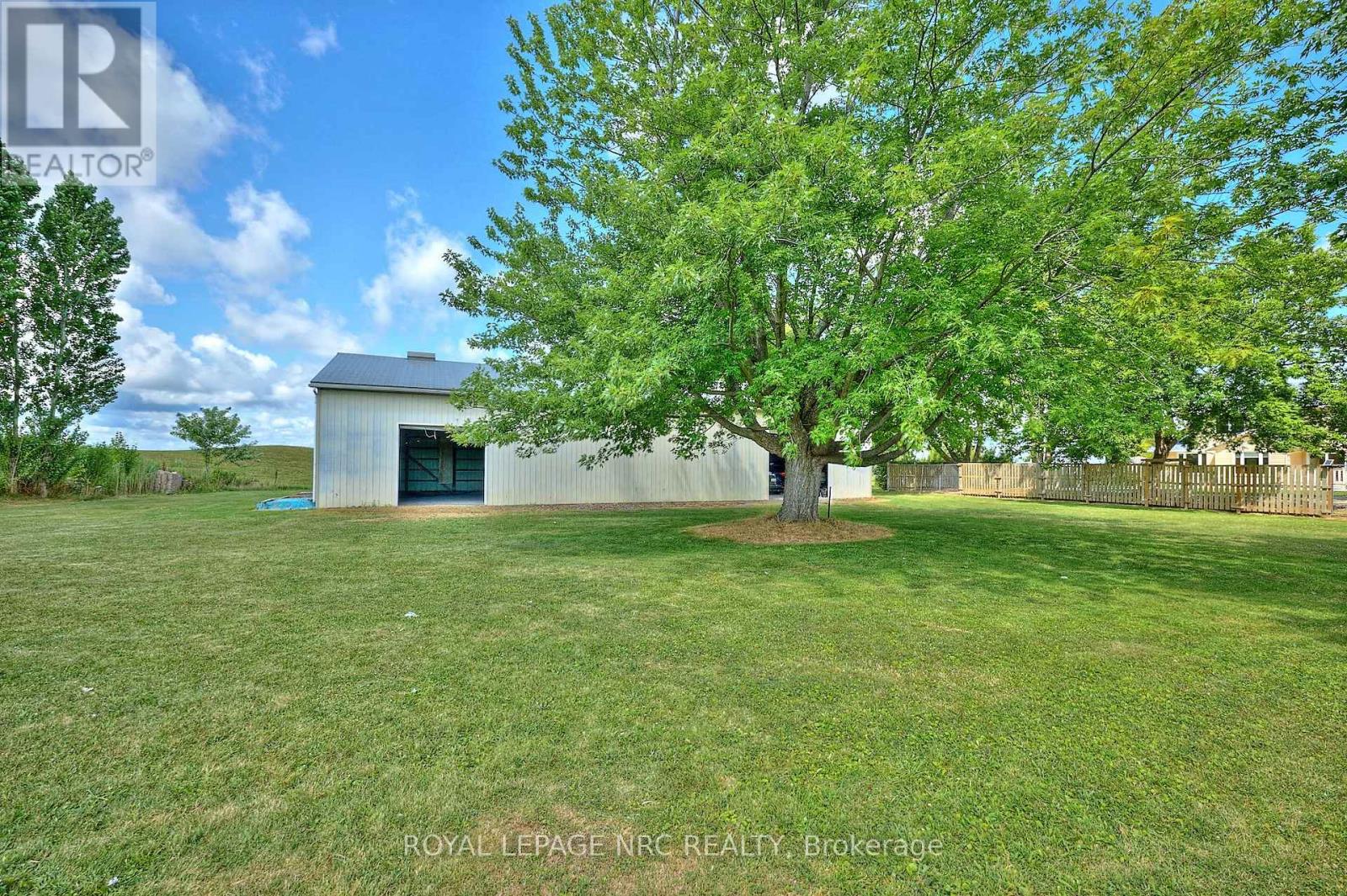 4040 Lakeshore Road — photo 39