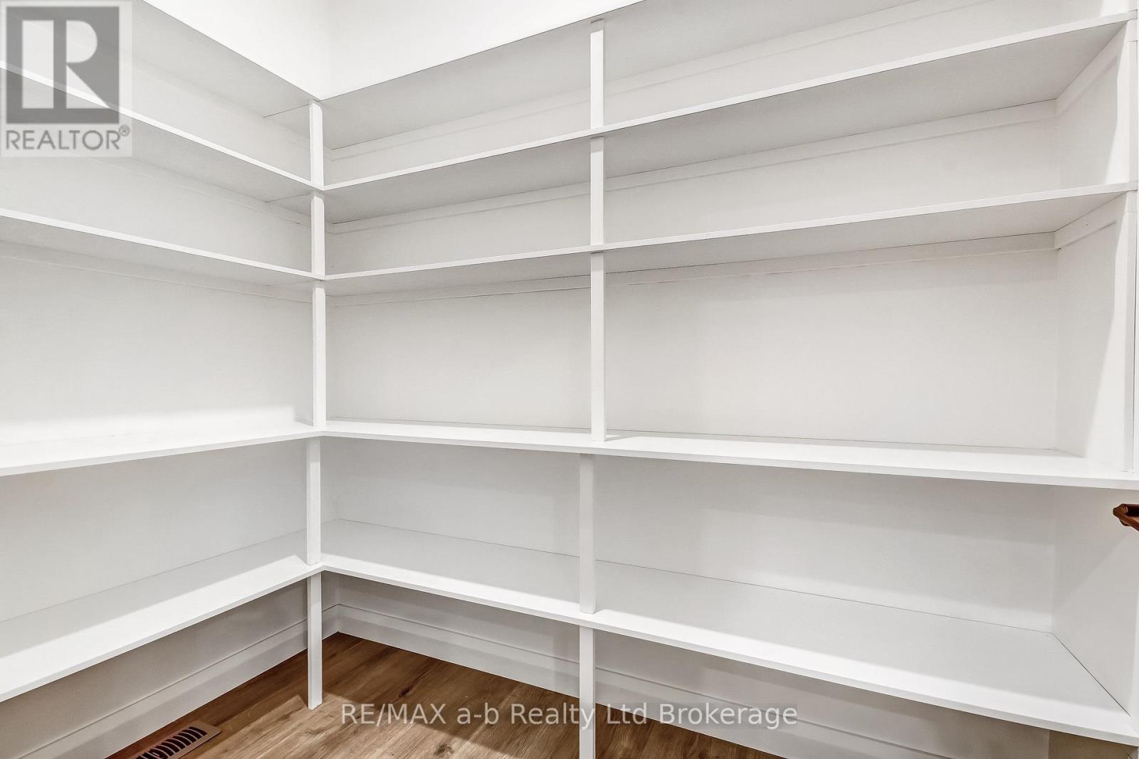 16 Cornwell Crescent — photo 10
