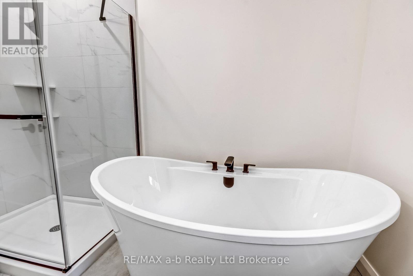 16 Cornwell Crescent — photo 17