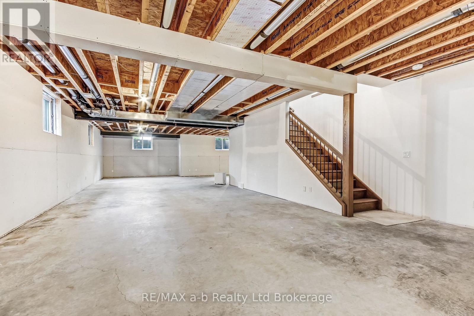 16 Cornwell Crescent — photo 25