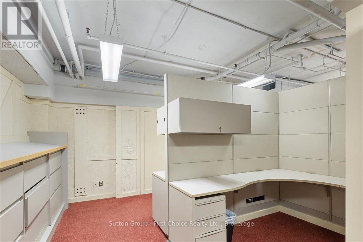 107 Erie Street — photo 23