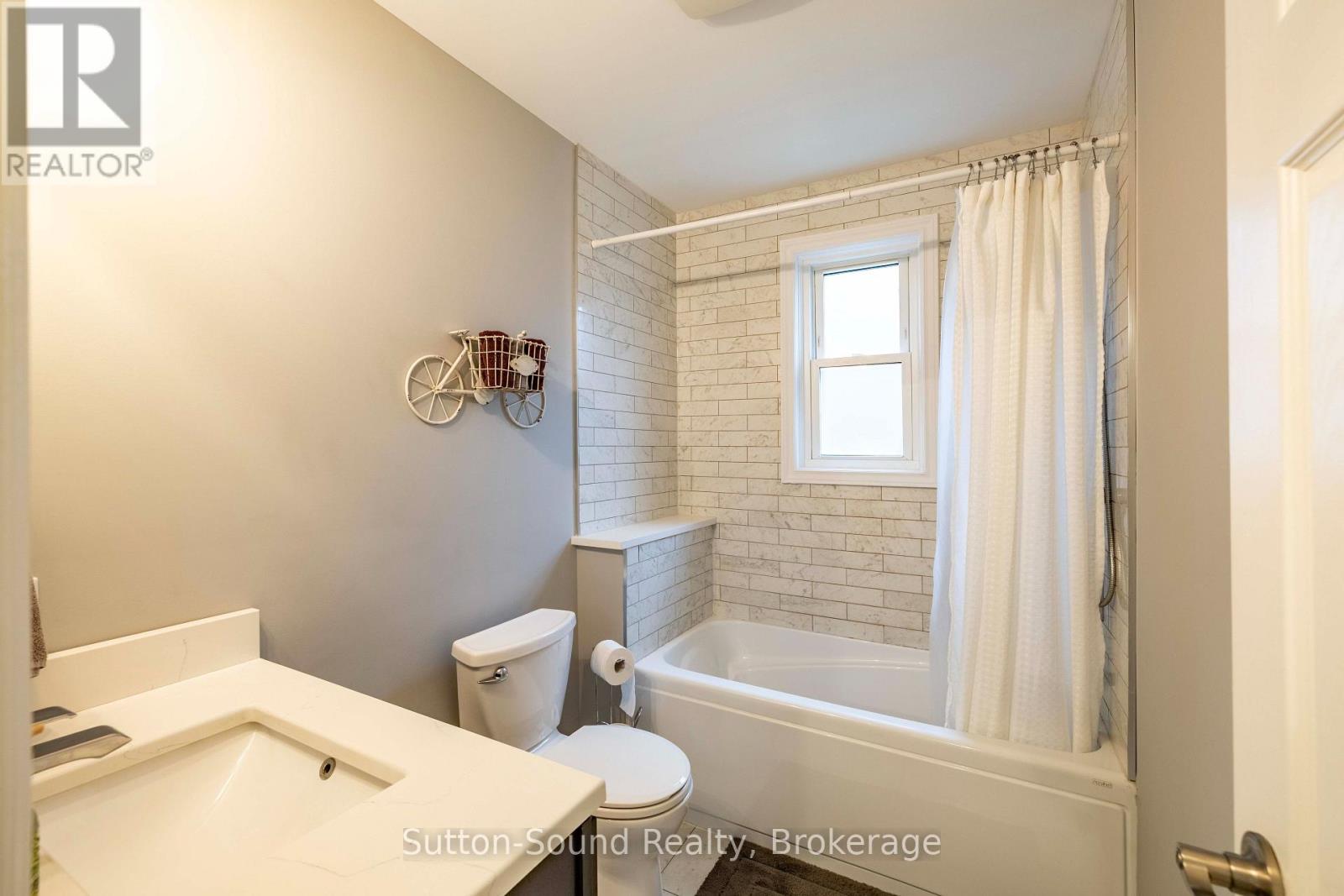 850 8TH AVENUE E - 14