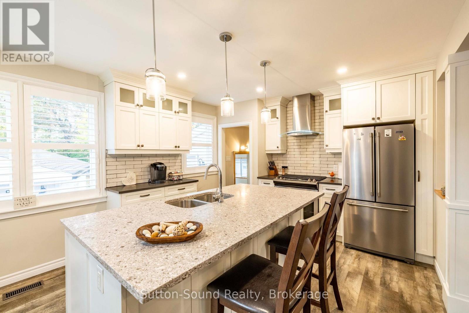 850 8TH AVENUE E - 15