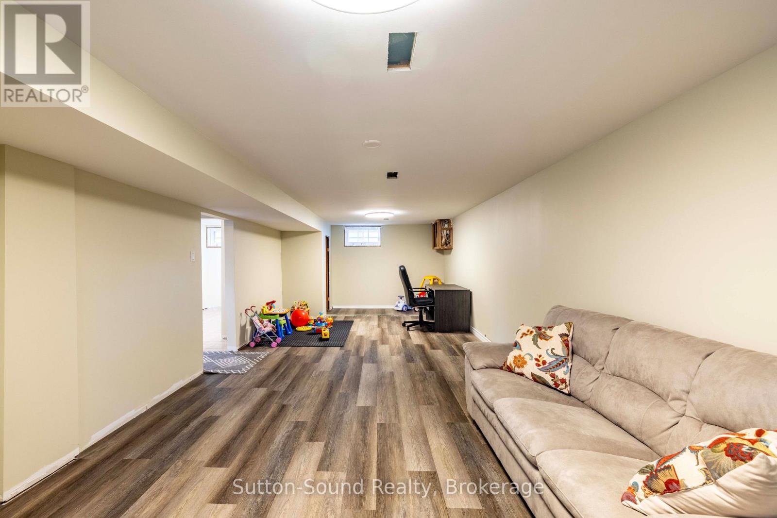 850 8TH AVENUE E - 19
