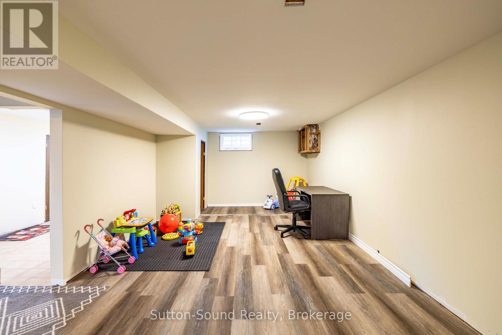 850 8TH AVENUE E - 22