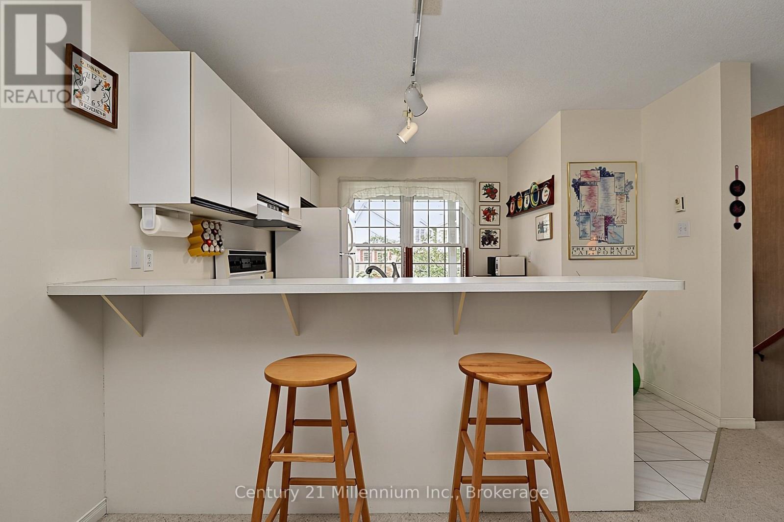 #147 150 VICTORIA STREET S - 11