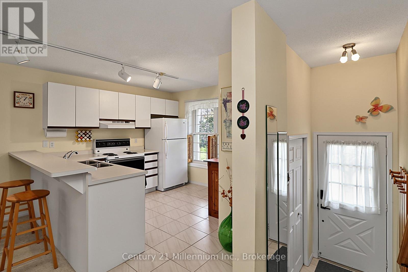 147 - 150 VICTORIA STREET S, Blue Mountains — photo 4