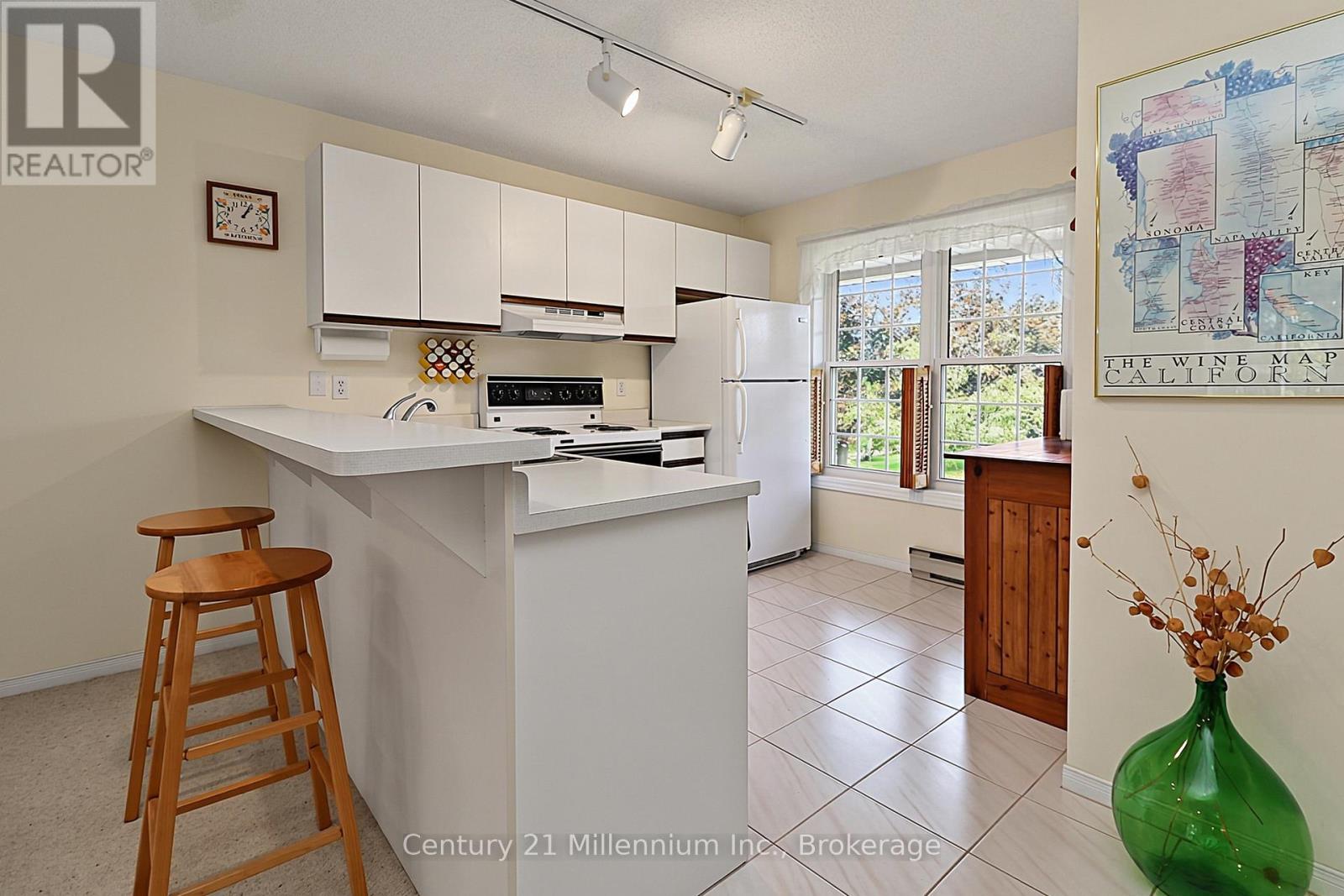 #147 150 VICTORIA STREET S - 6