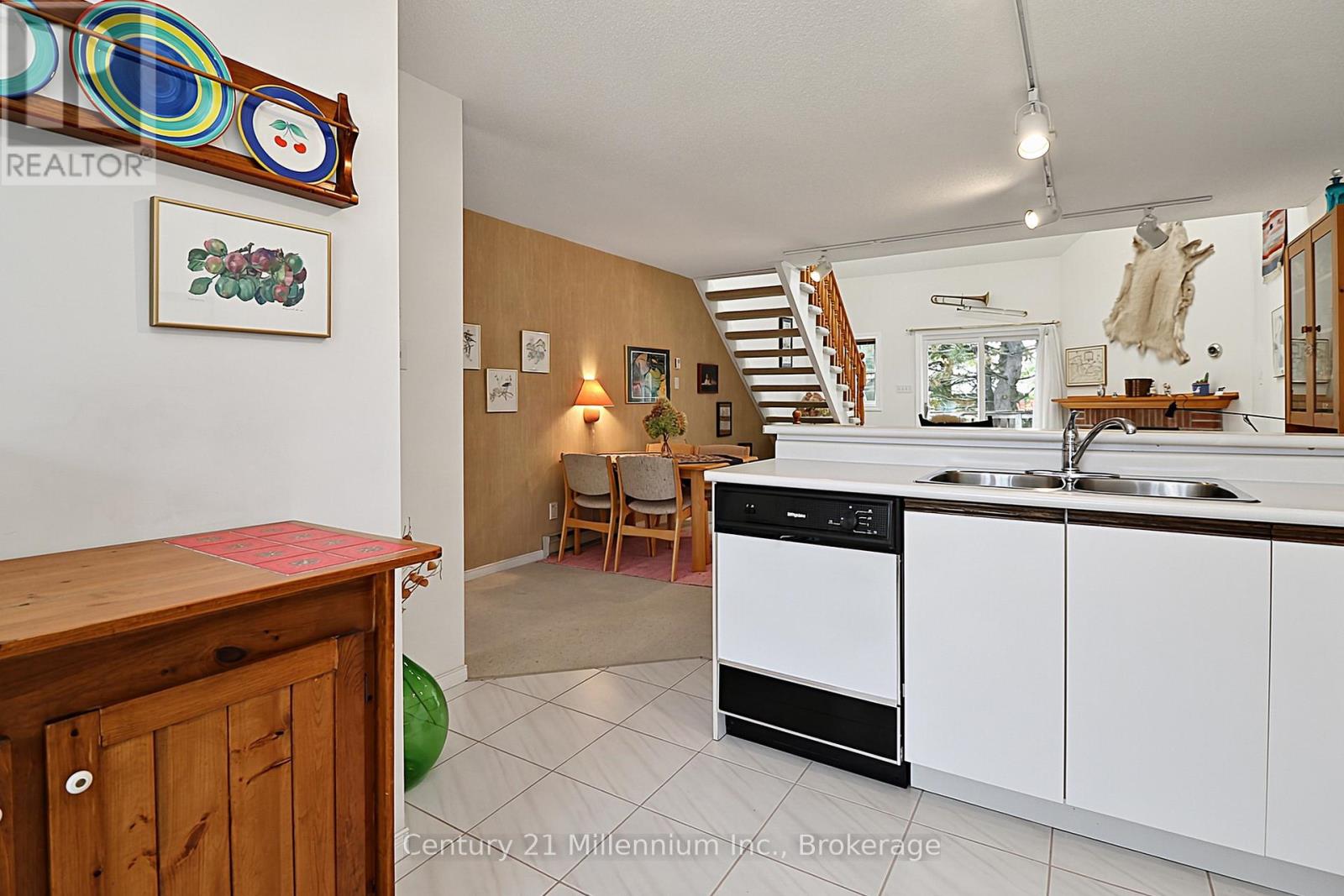 #147 150 VICTORIA STREET S - 9