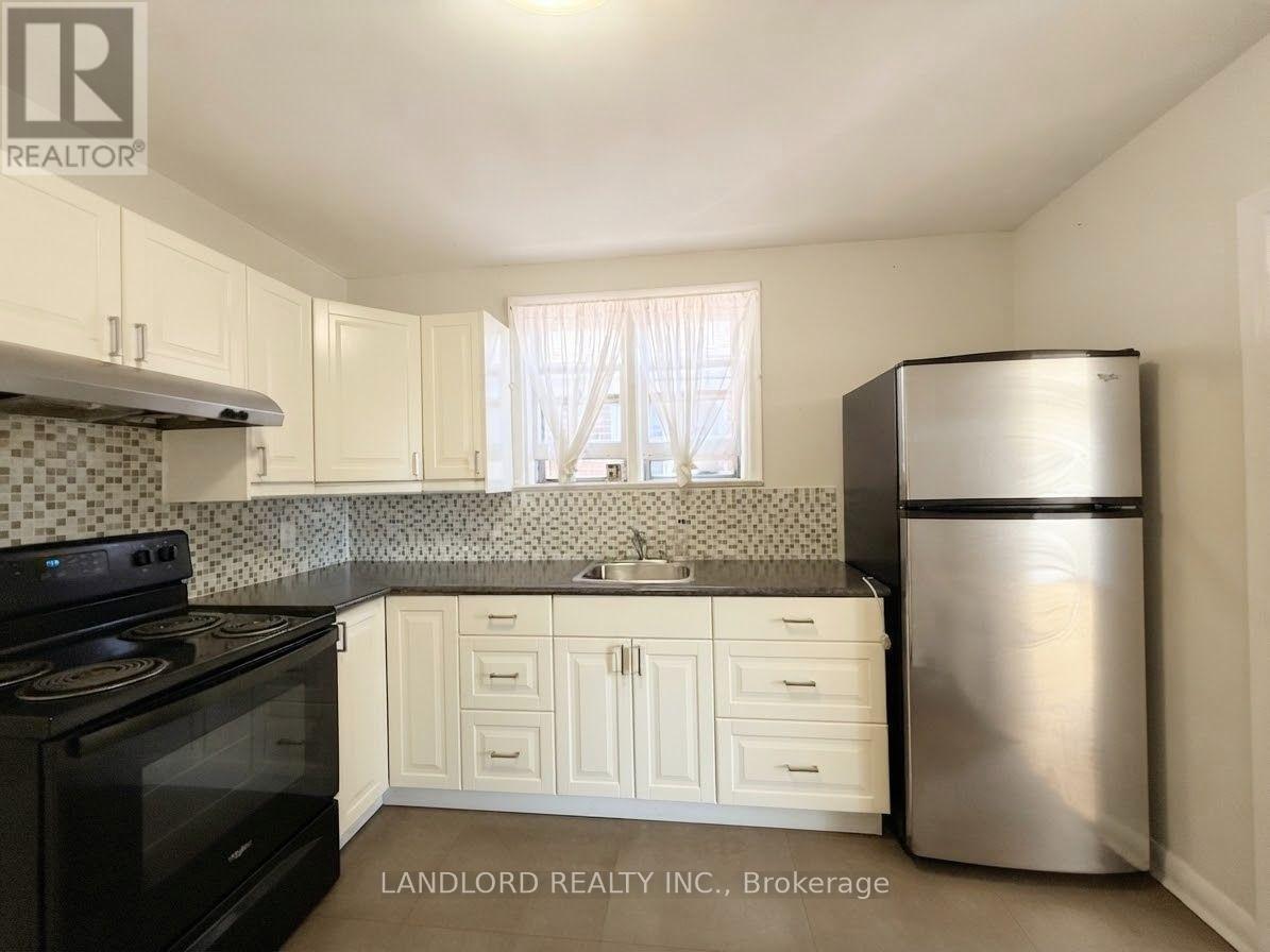 82 Lanark Avenue — photo 10