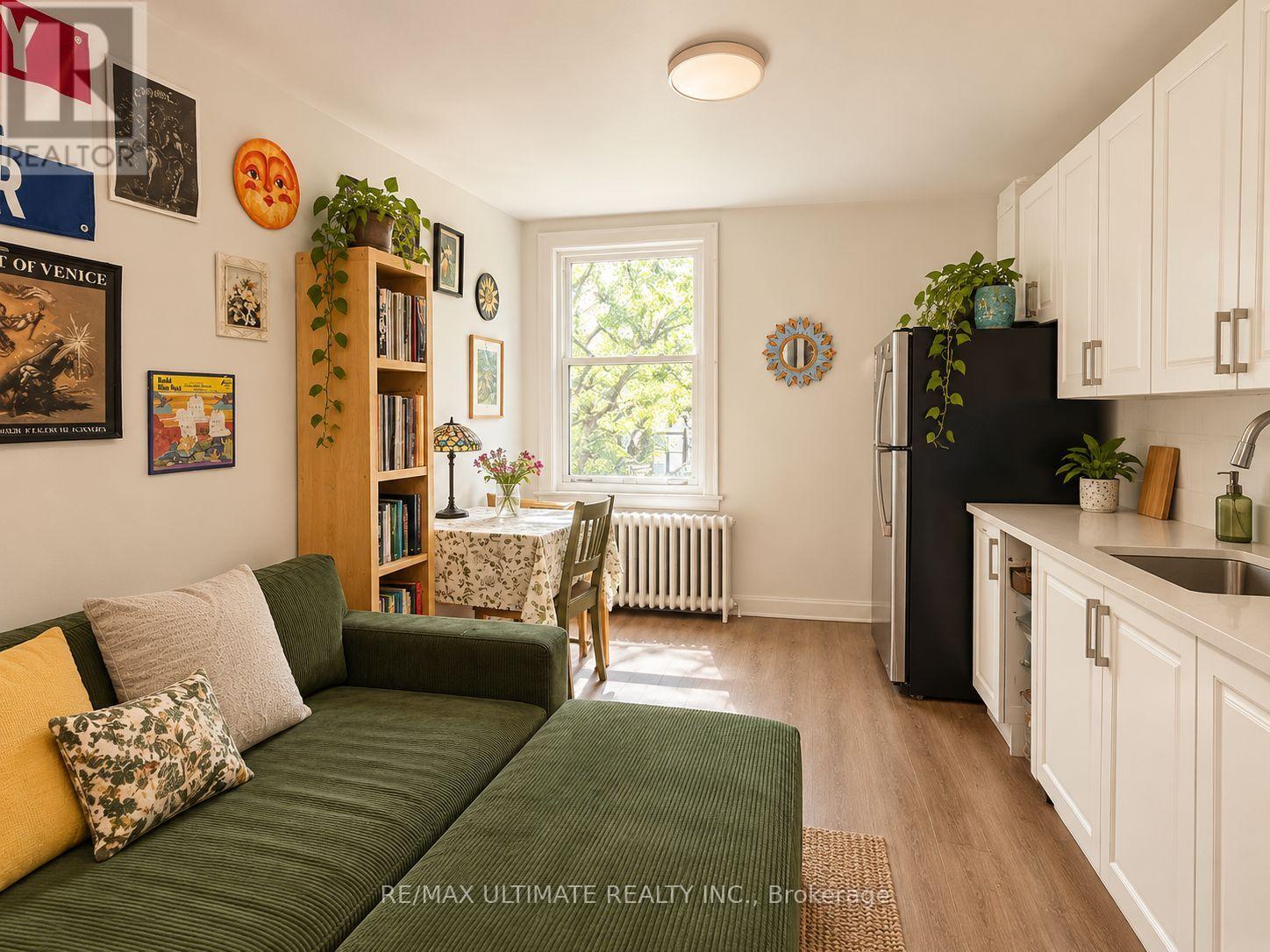 715 Queen Street West — photo 12