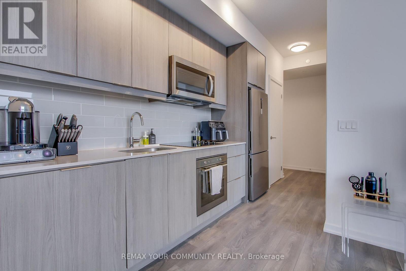 32 Forest Manor Road — photo 10