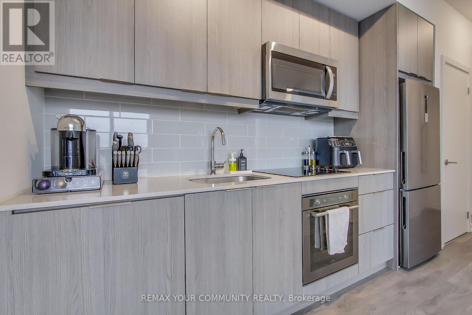32 Forest Manor Road — photo 11