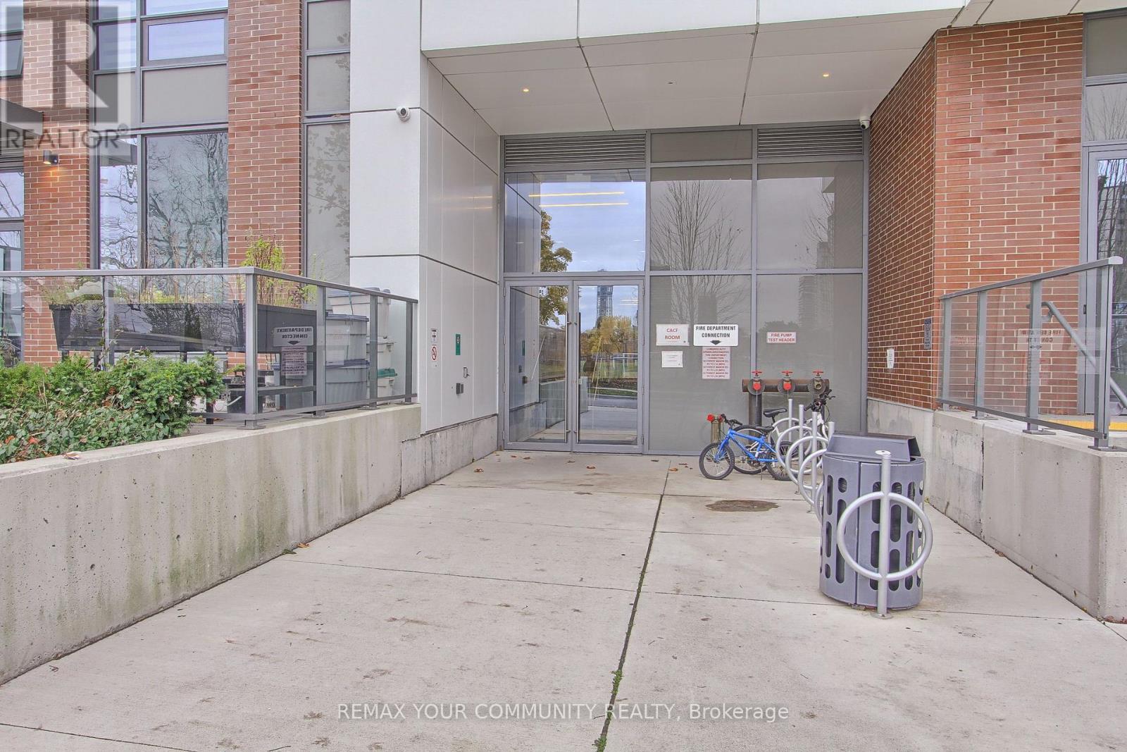 32 Forest Manor Road — photo 3