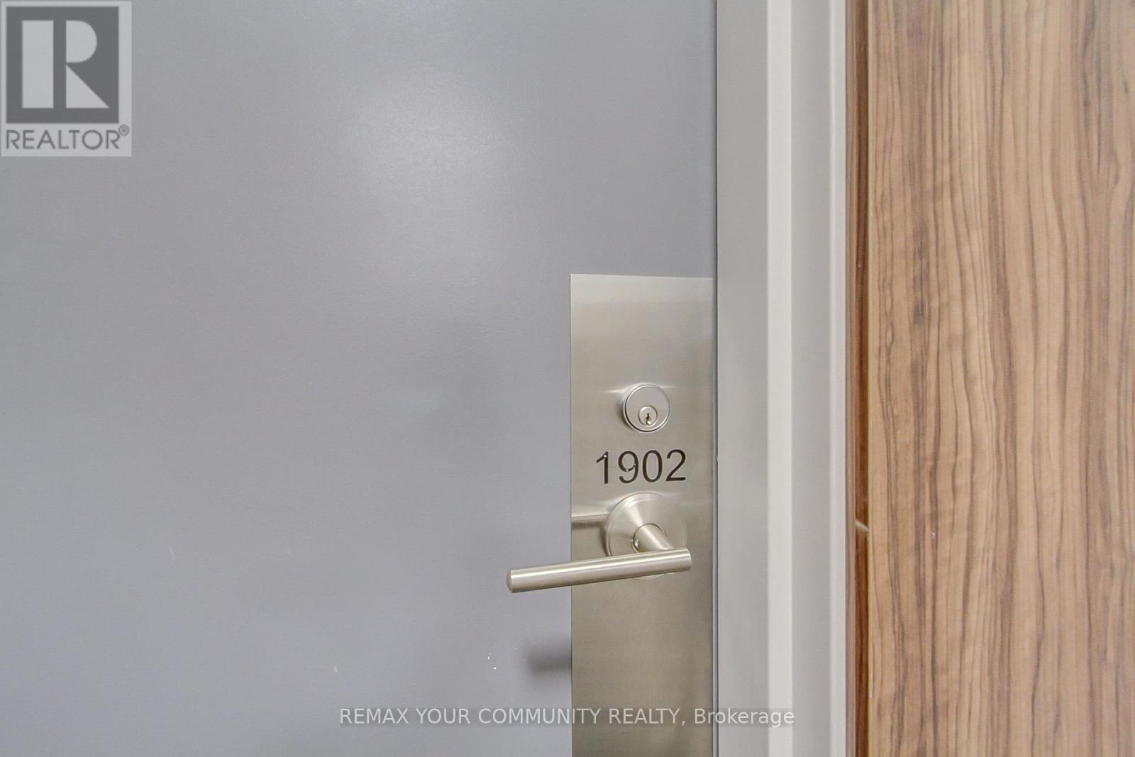 32 Forest Manor Road — photo 8