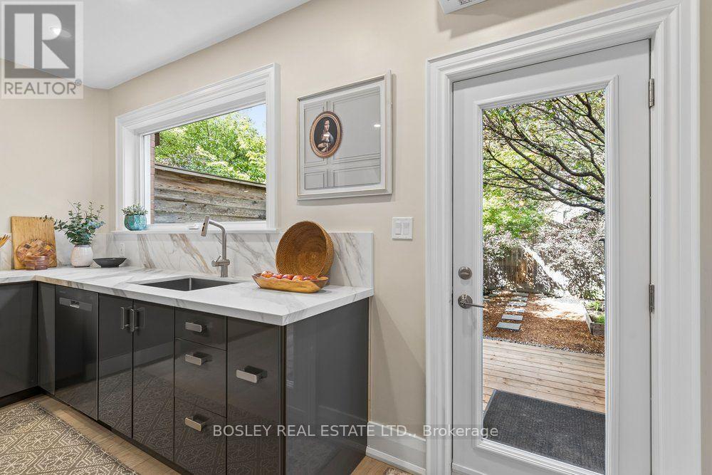 206 Ashworth Avenue, Toronto, ON photo 14