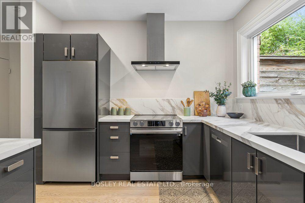 206 Ashworth Avenue, Toronto, ON photo 16