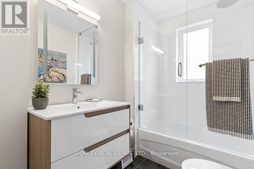 206 Ashworth Avenue, Toronto, ON photo 17