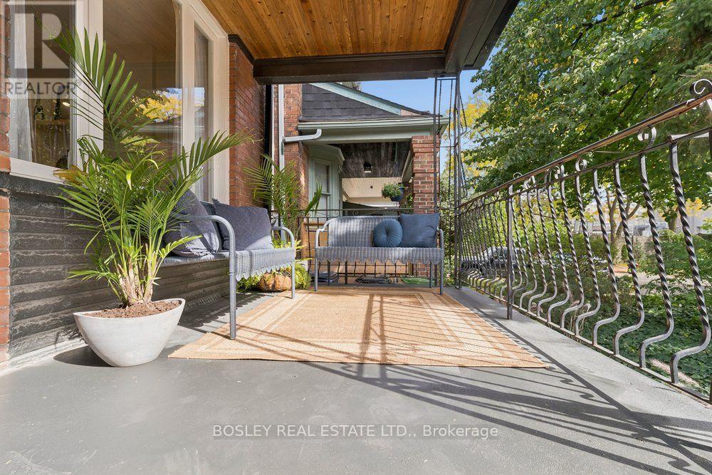 206 Ashworth Avenue, Toronto, ON photo 3