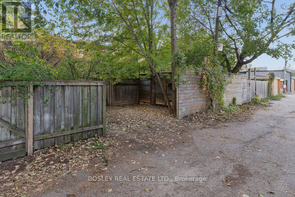 206 Ashworth Avenue, Toronto, ON photo 33