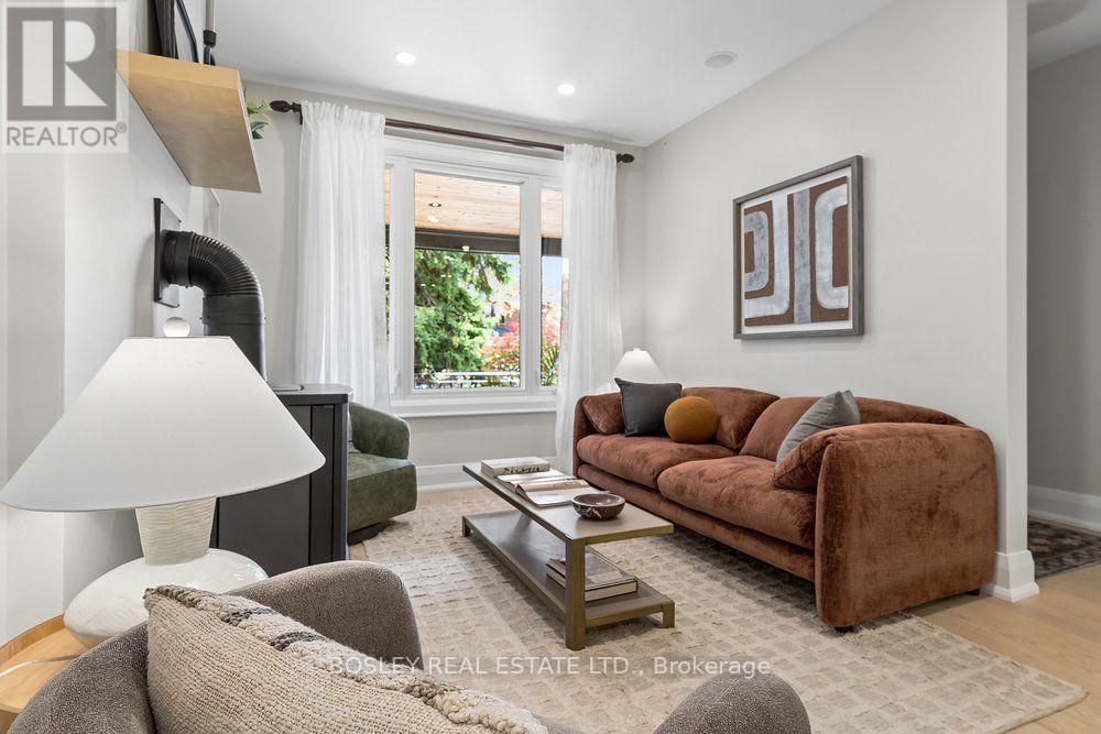 206 Ashworth Avenue, Toronto, ON photo 8