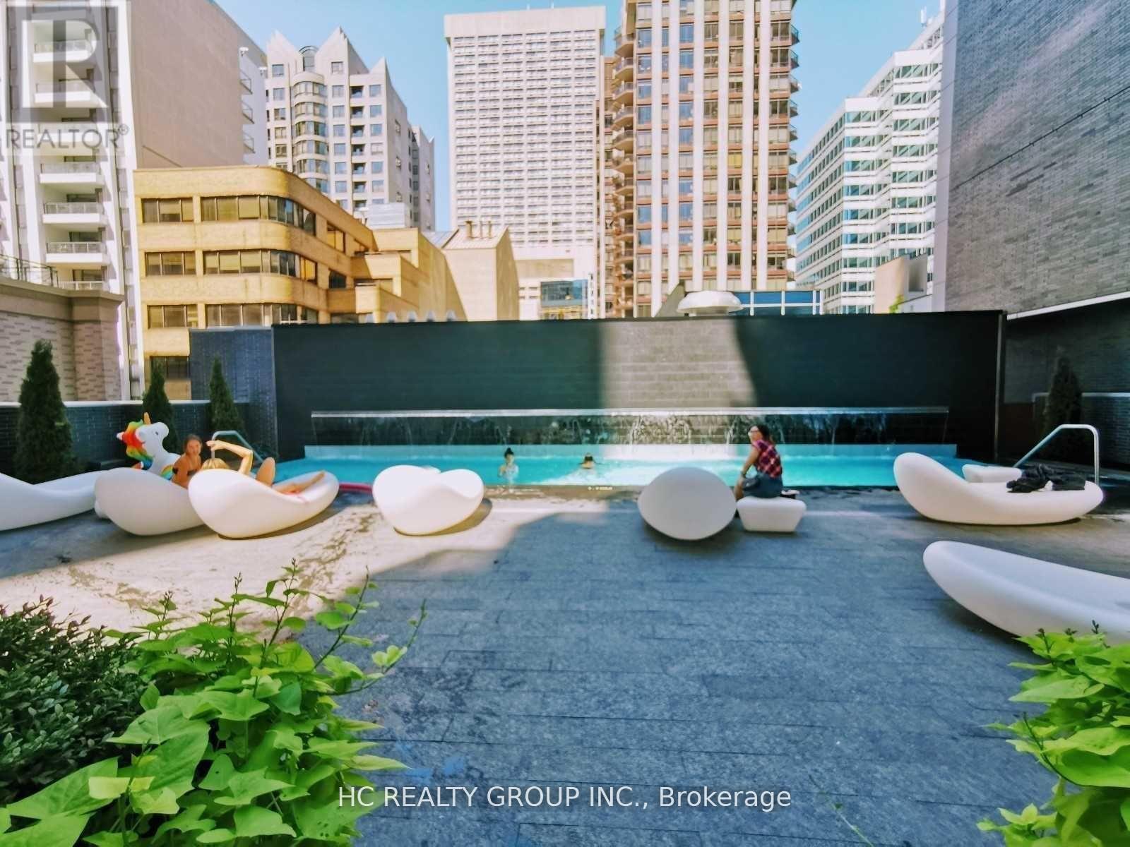 42 Charles Street East — photo 10