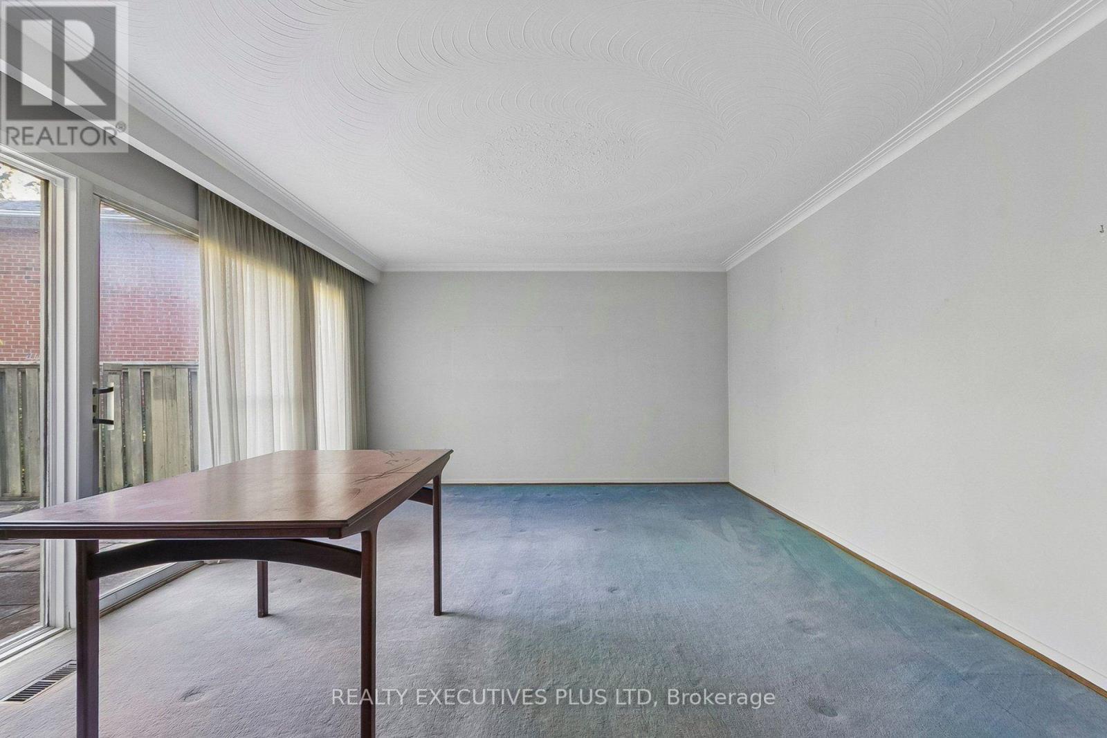 12 Mandel Crescent, Toronto, ON photo 11