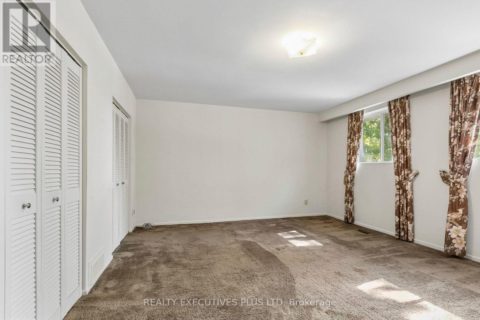 12 MANDEL CRESCENT - 18