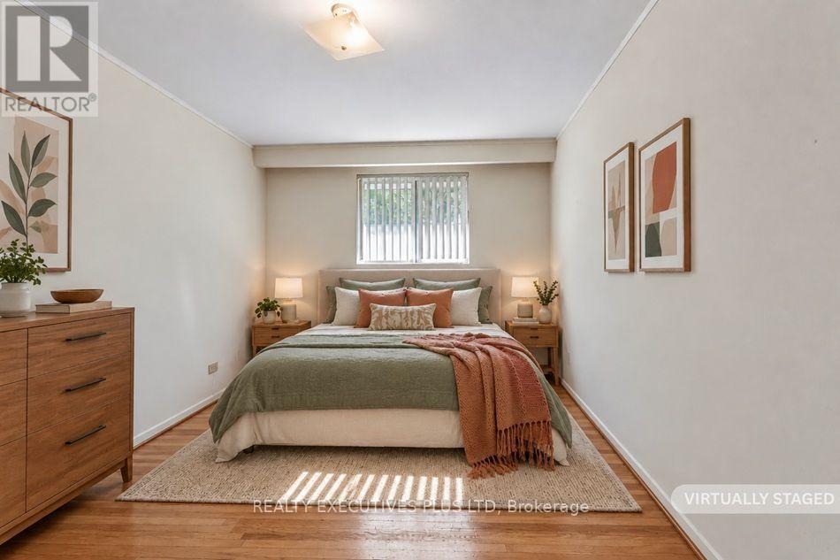 12 MANDEL CRESCENT - 23