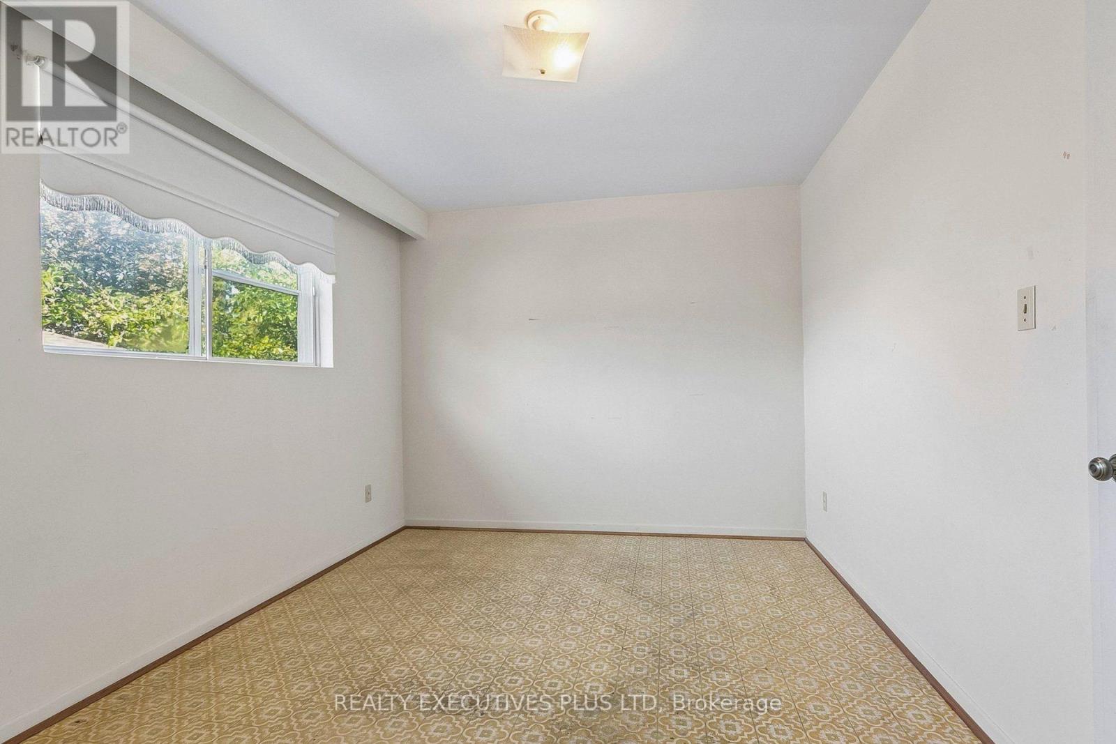 12 Mandel Crescent, Toronto, ON photo 24