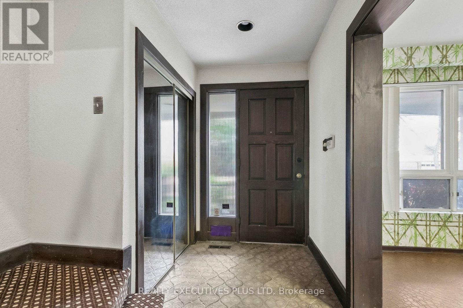 12 MANDEL CRESCENT - 3