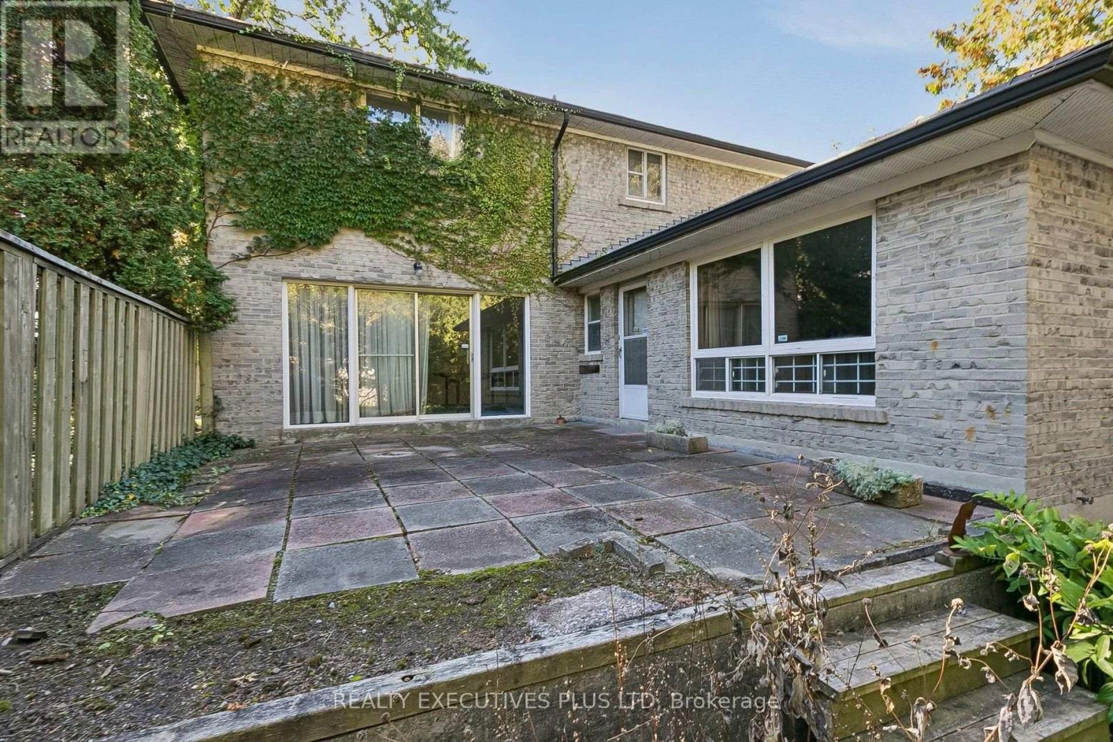 12 MANDEL CRESCENT - 33
