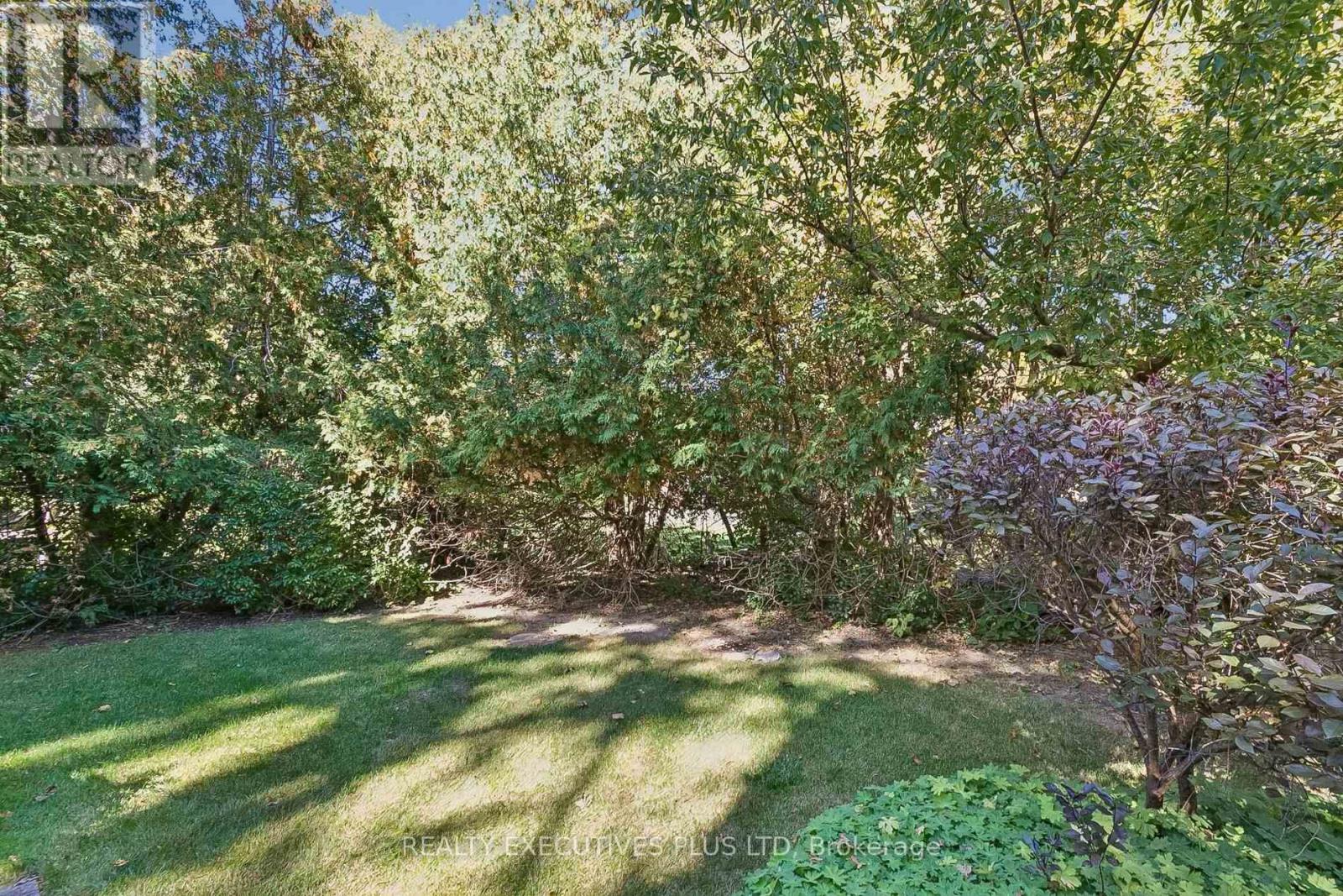 12 MANDEL CRESCENT - 37