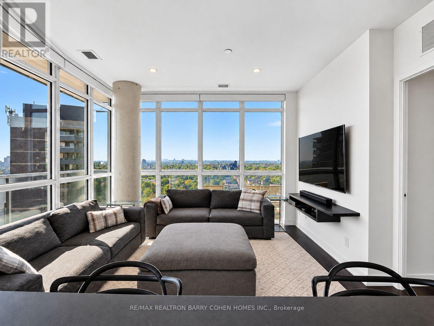 501 St Clair Avenue West — photo 7