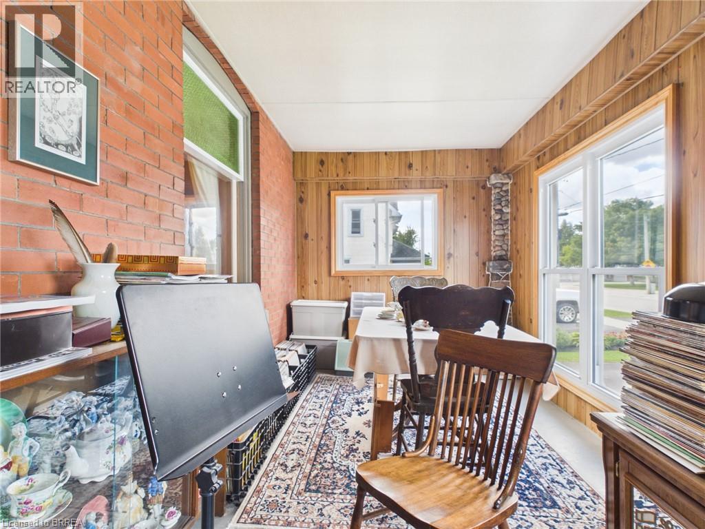 565 Havelock Street — photo 17