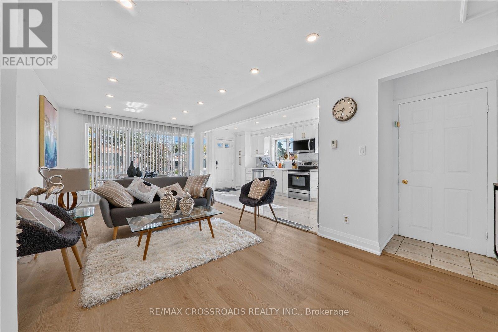 210 Linden Avenue, Toronto, ON photo 10