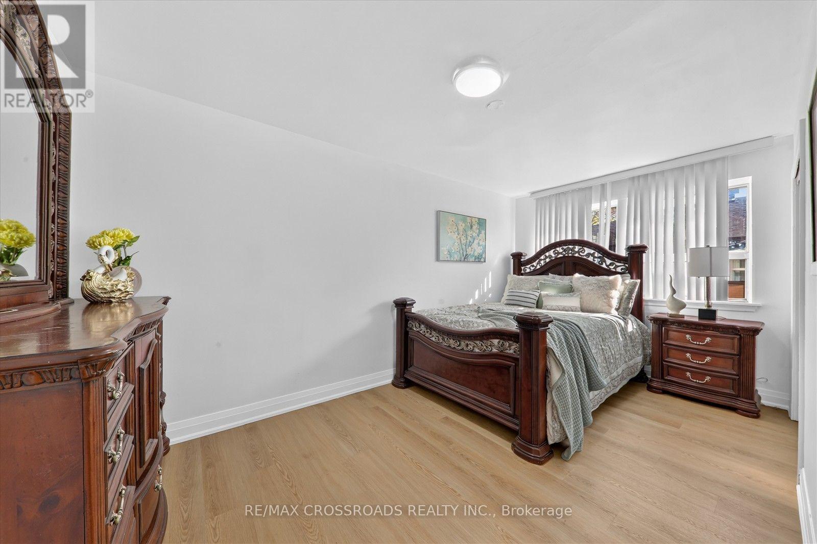 210 Linden Avenue, Toronto, ON photo 11