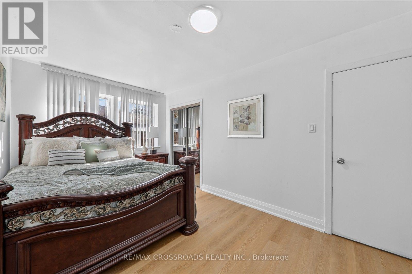 210 LINDEN AVENUE - 12