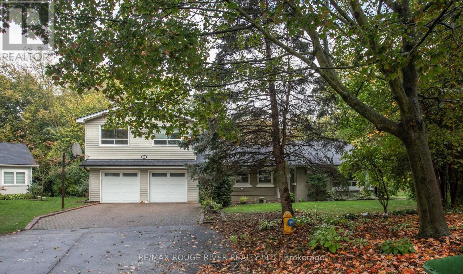 37 Acland Crescent, Toronto, ON photo 2