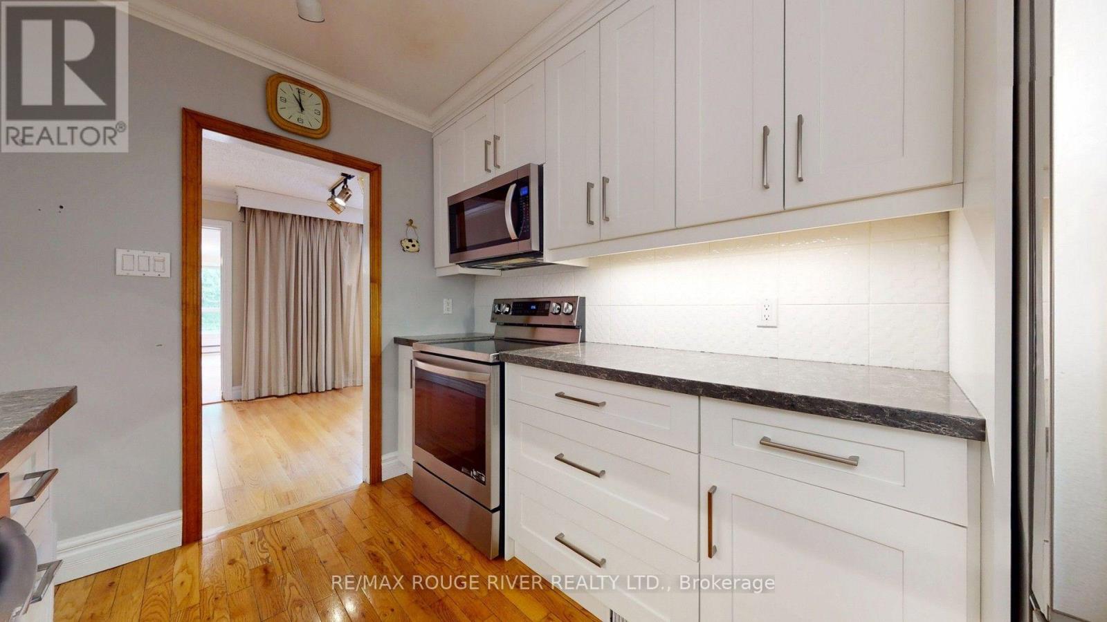 37 Acland Crescent, Toronto, ON photo 7