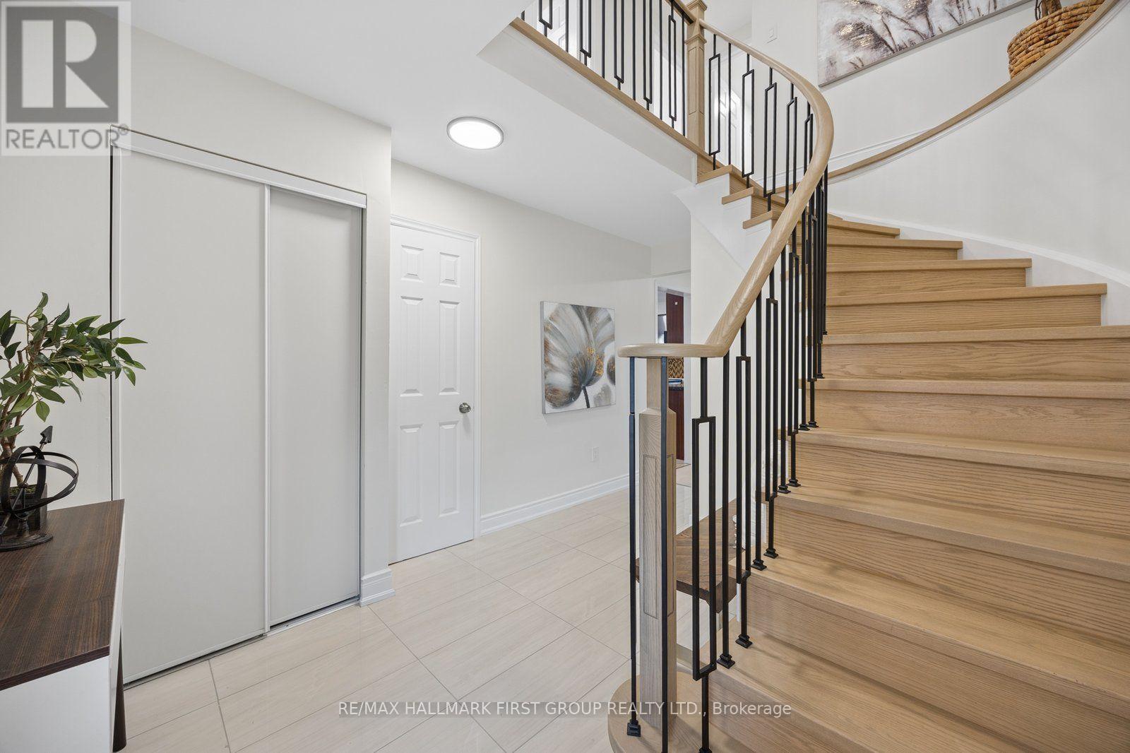 1870 Larksmere Court, Pickering, ON photo 3