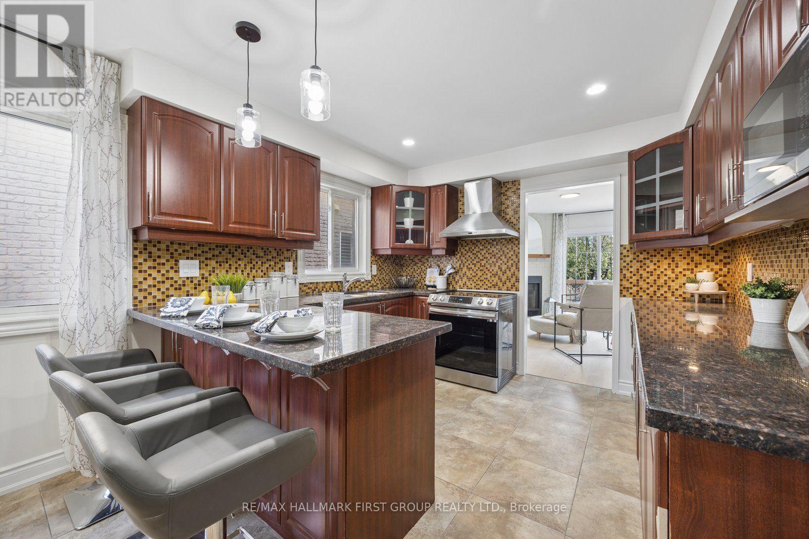 1870 Larksmere Court, Pickering, ON photo 4