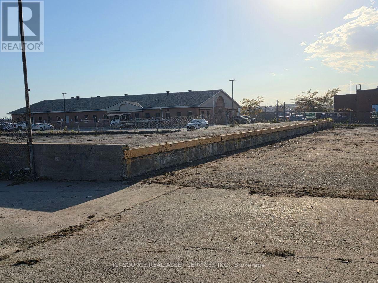 501 Wentworth Street West — photo 4